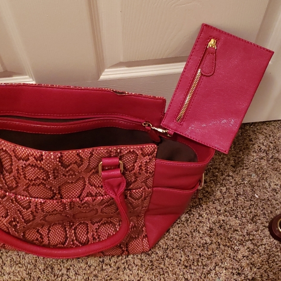 Faux Red Snakeskin Big Convertable Bag - Picture 3 of 4